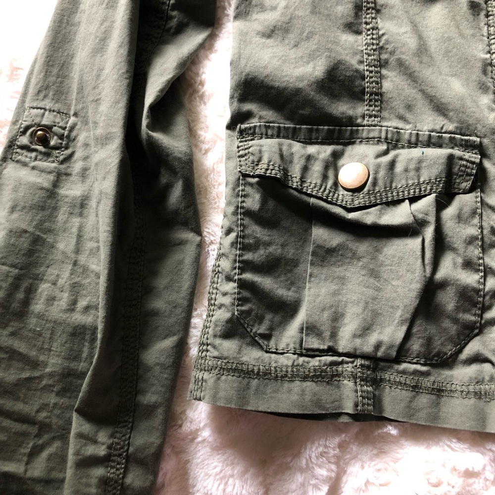 •Lightweight Jacket• - Picture 2 of 8